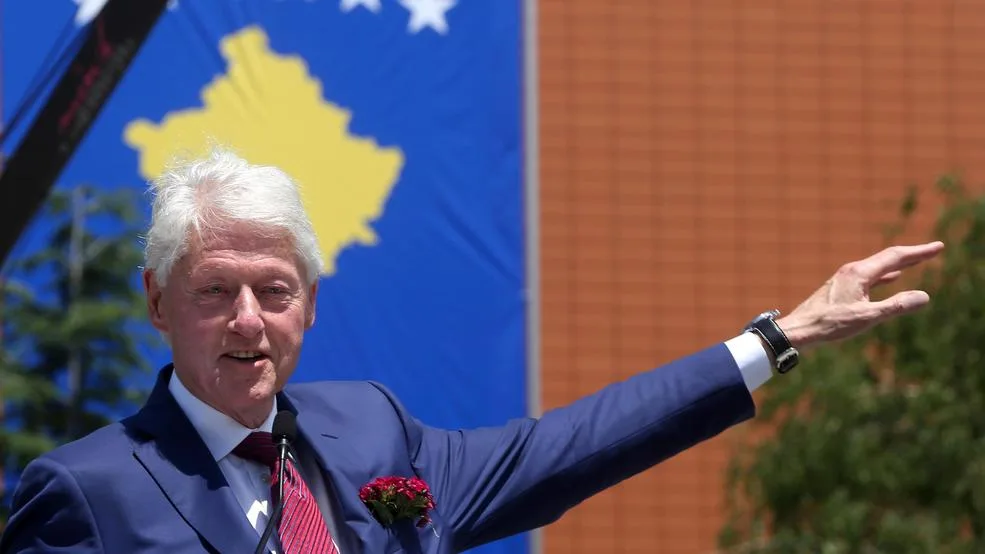 Clintoni kujton 25-vjetorin e çlirimit të Kosovës, Osmani e falënderon