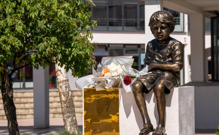 LDK-ja dorëzon kërkesën zyrtare: Shtatorja e Leotrimit të vendoset në oborrin e Kuvendit