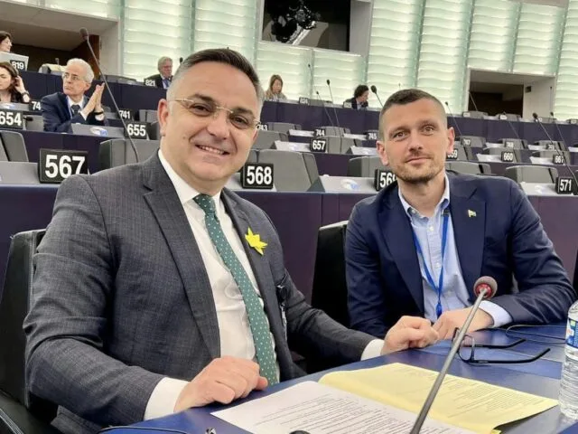 Tahiri: Adnan Dibrani, shqiptari i parë nga Kosova që ka fituar mandatin e eurodeputetit