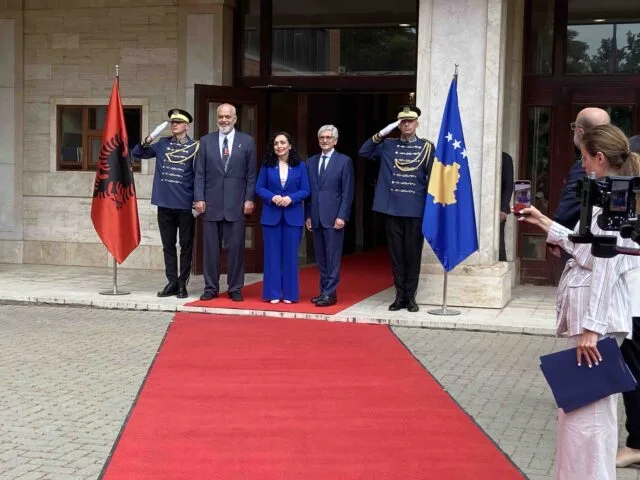 Presidentja Osmani pret në takim kryeministrin shqiptar, Edi Rama