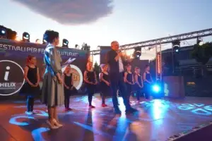 Totaj ka ndarë çaste nga festivali i fëmijëve “Fluturat”: Mundësi e shkëlqyeshme për promovimin e talenteve të fëmijëve tanë