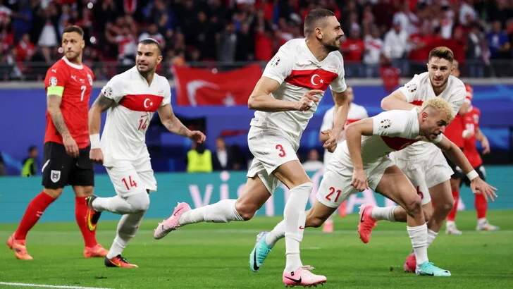 Turqia kualifikohet në çerekfinalet e Europianit