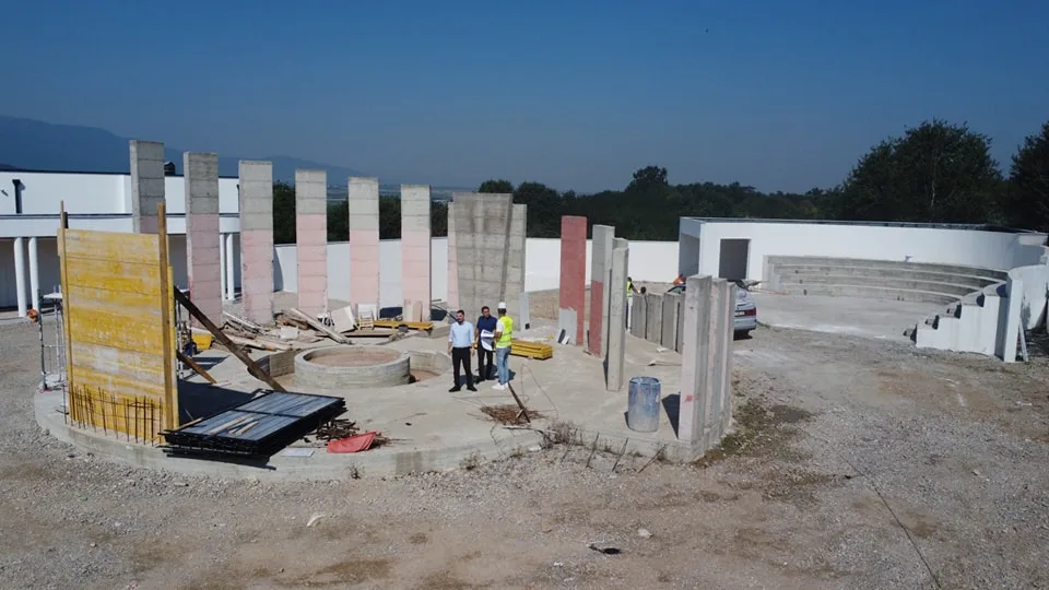 Vazhdojnë punimet për ndërtimin e Memorialit në fshatin Krushë e Vogël