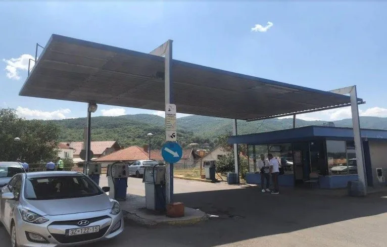 Mbyllen dy pika të derivateve në Zveçan dhe Leposaviq
