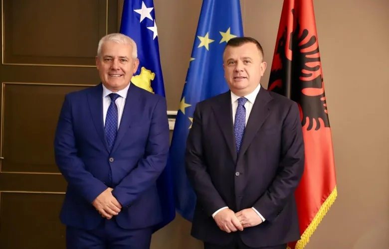 Sveçla takohet me Ballën në prag të Komitetit për migracion të paligjshëm