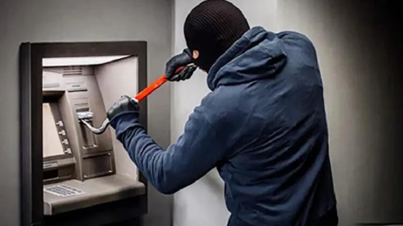 Arrestohen dy kosovarë për thyerjen e një bankomati në Zvicër