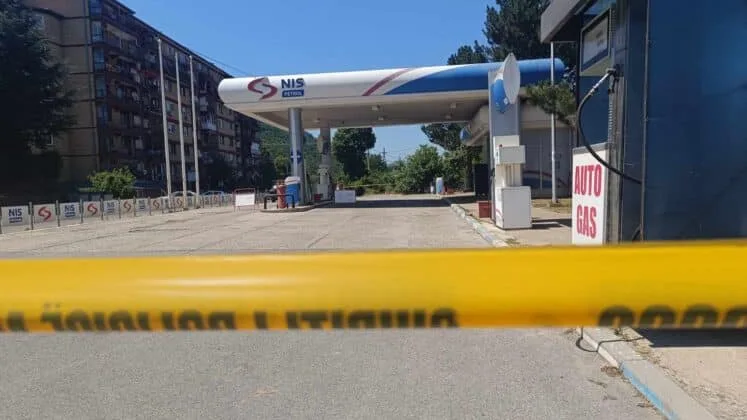 Mbyllen tri pompa të derivateve në veri, njëra raportohet si pronë e Milan Radoiçiqit