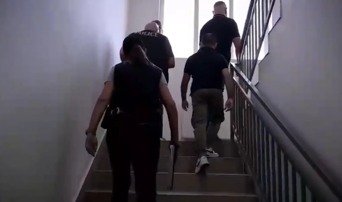 Policia publikon pamje të aksionit për mbylljen e pesë objekteve të komunave ilegale në veri
