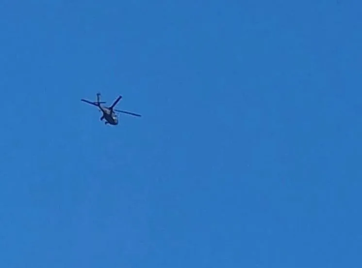 Zjarri në Prevallë, arrin helikopteri i parë