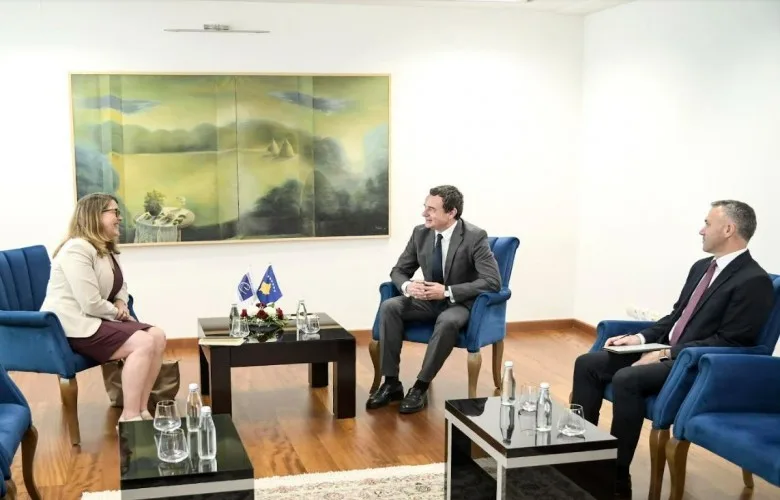 Kurti takoi shefen e zyrës së KiE-së në Kosovë, Mary Ann Hennessey