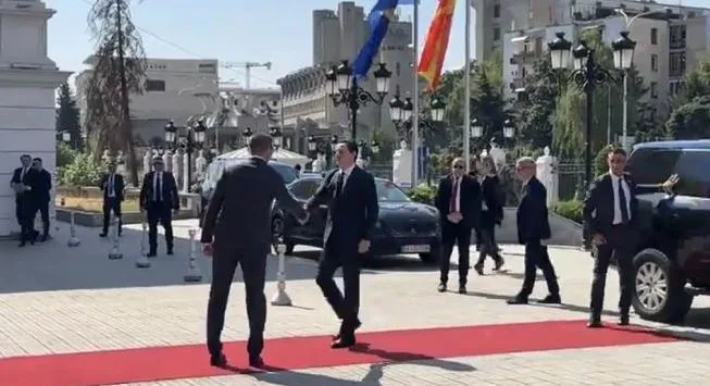 Kurti pritet nga Mickoski në Shkup, nis takimi bilateral