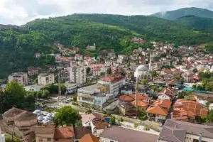 Plagoset një person në Prizren, dyshohet se qëlloi aksidentalisht veten me pistoletë