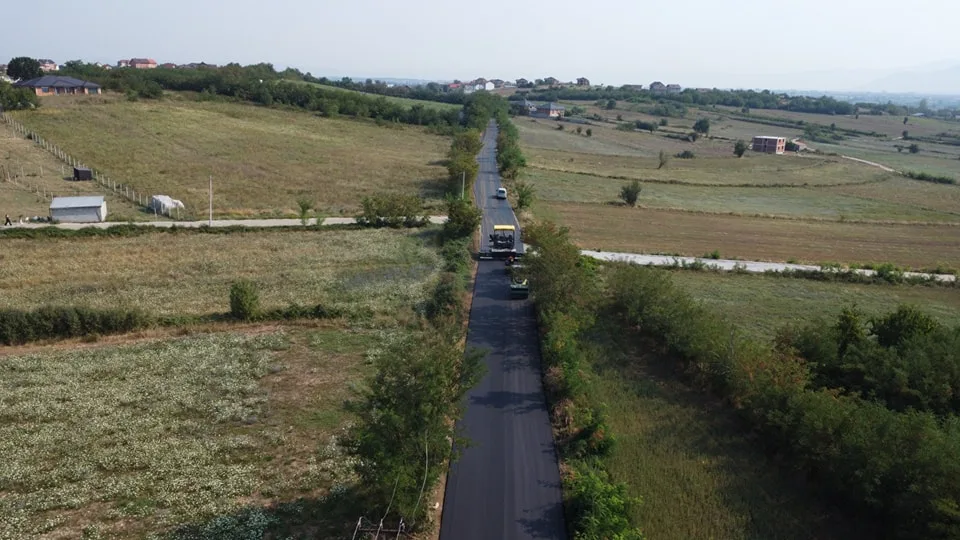 U asfaltua rruga që lidh fshatrat Vlashnje dhe Kobaj