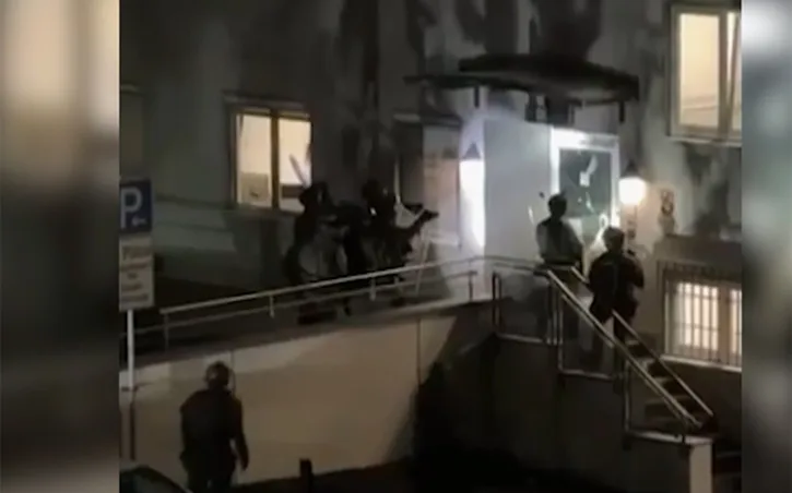 Një shqiptar dyshohet se tentoi t’i vrasë policët në një stacion policor në Gjermani