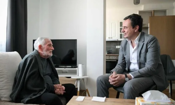 Kurti takohet me Zeqir Gërvallën, e quan shok të idealit që nga koha e zyrës së UÇK-së në Prishtinë