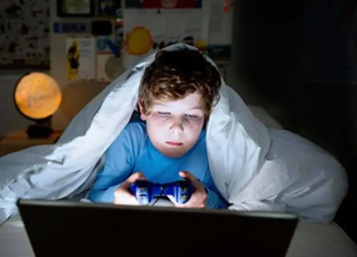 Varësia nga video-lojërat, OBSH: 12% e të rinjve në rrezik, preket shëndeti mendor