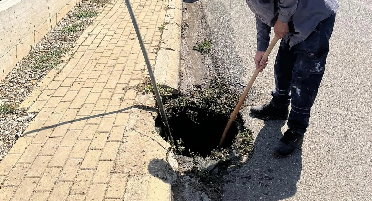 KRU “Hidroregjioni Jugor” zhbllokon kanalizimin në fshatin Dragobil, kërkohet nga qytetarët mos të hedhin mjete në kanalizime