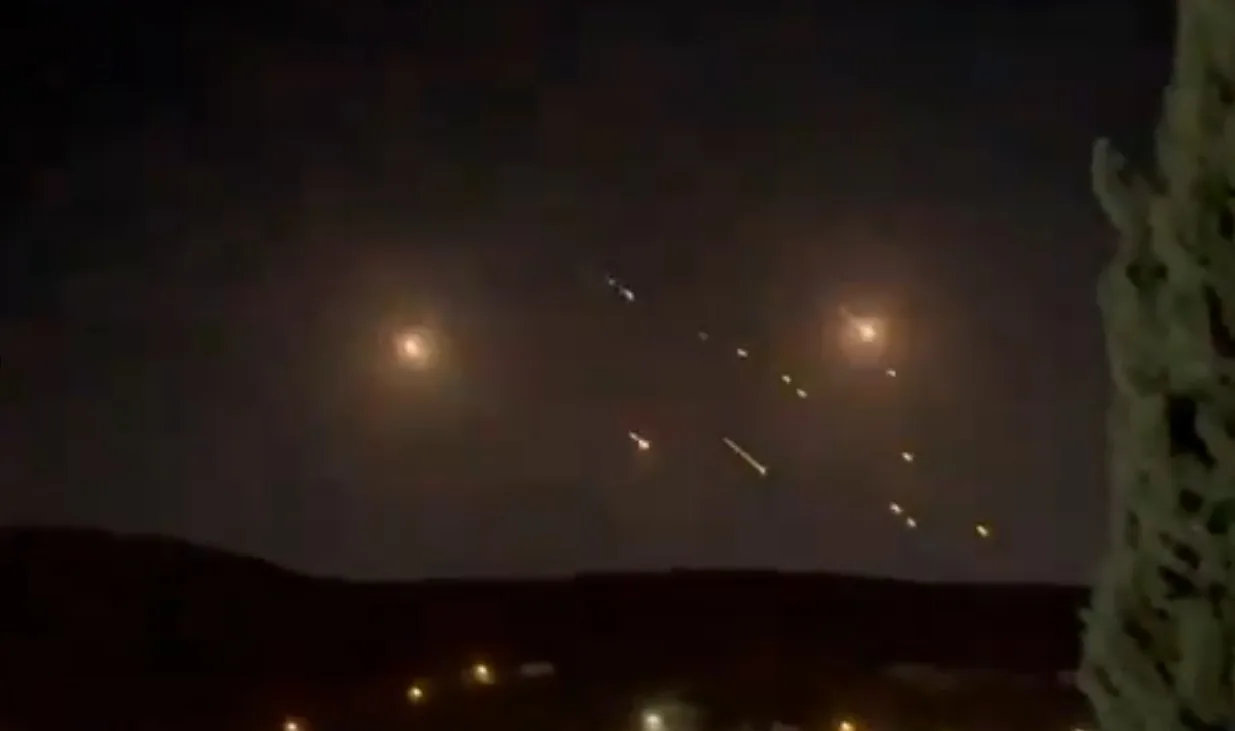 Irani lëshon raketa drejt Izraelit