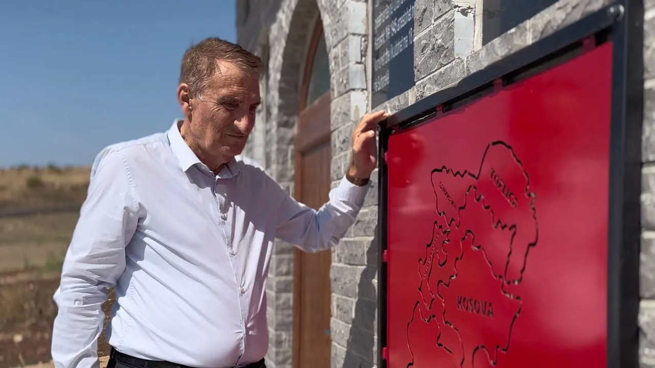 Sot i jepet lamtumira e fundit këngëtarit Fadil Llugaxhiu