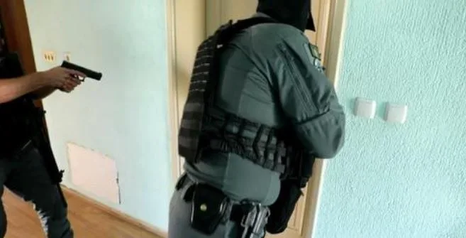 Policia jep detaje rreth arrestimit të tre personave për fajde dhe detyrim në Prizren