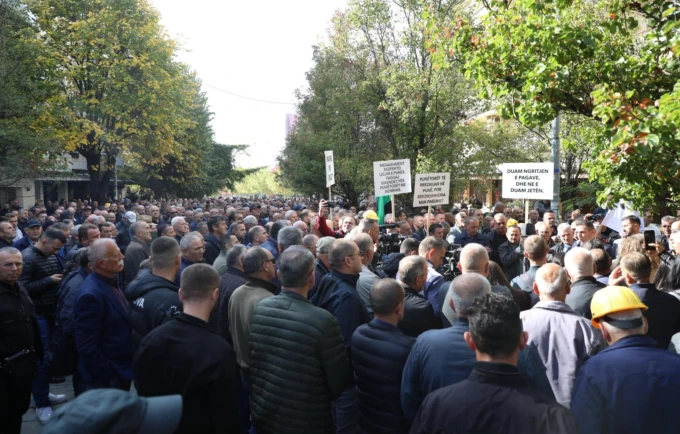 Punëtorët e KEK-ut në protestë, kërkojnë rritje pagash