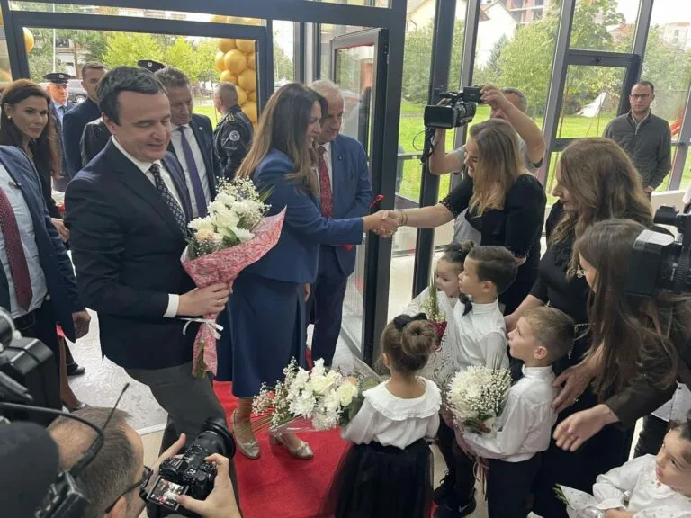 Kurti e Nagavci morën pjesë në përurimin e çerdhes së re në Suharekë