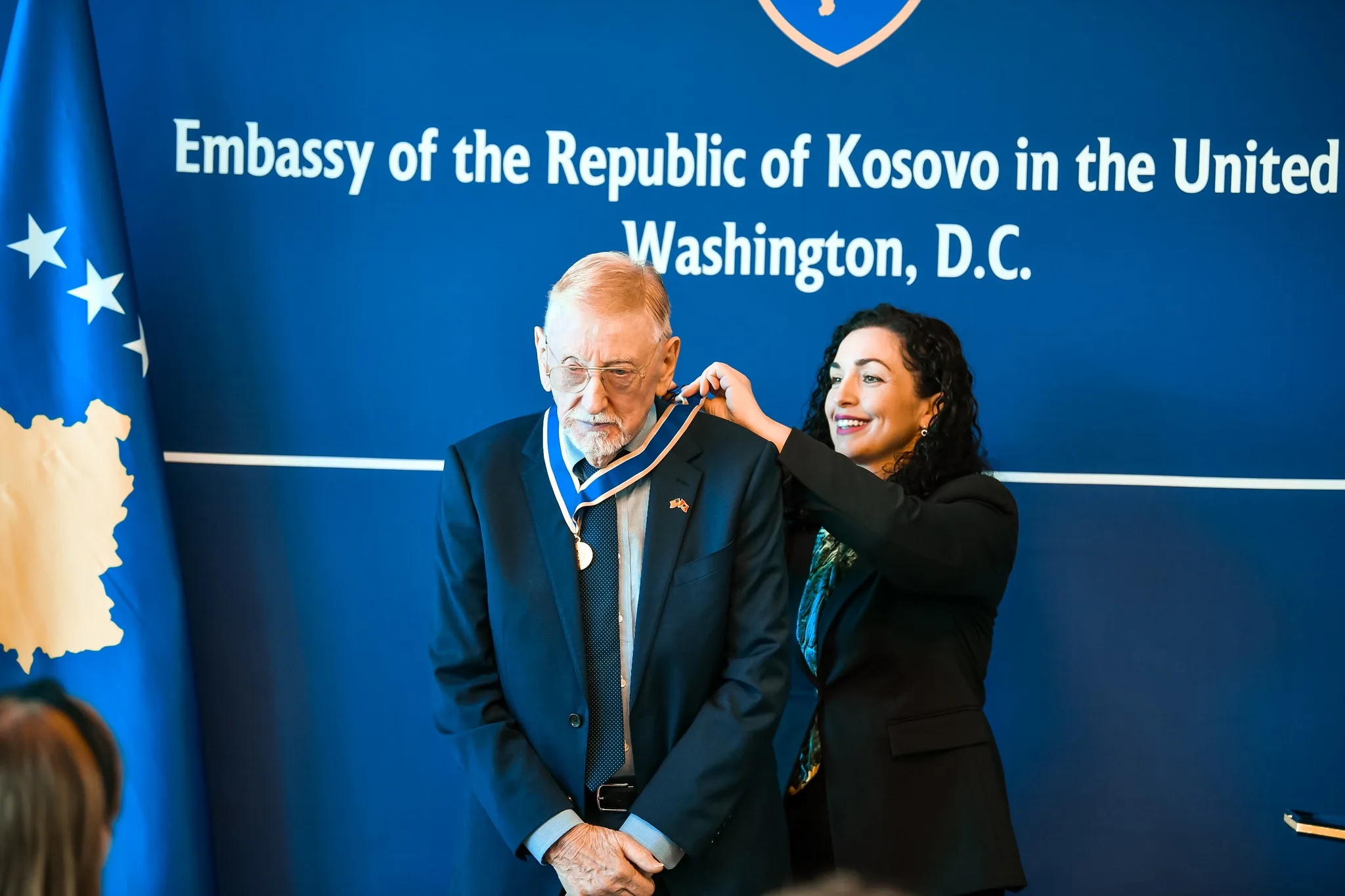 Osmani në Washington dekoron me Urdhrin e Lirisë dhe Urdhrin e Pavarësisë disa nga mbështetësit e Kosovës
