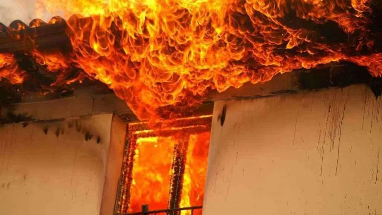 Digjet një shtëpi në Prizren, sipas pronarit dëmi arrin shifrën e 300 mijë euro