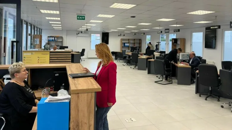 Qytetarët e Suharekës mund t’i kryejnë pagesat e ujit edhe në ndërtesën e Komunës