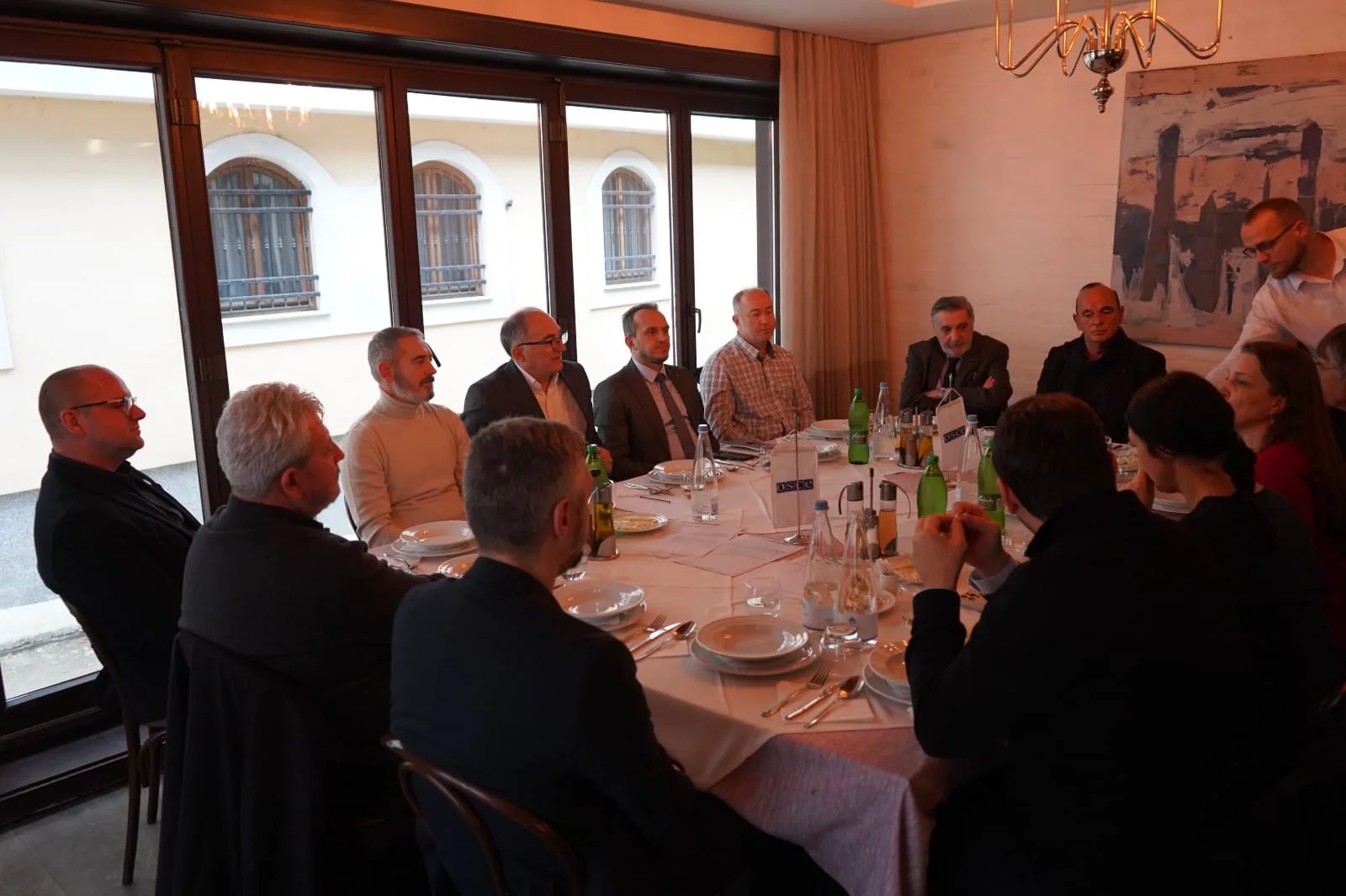 Kryetari Totaj takon përfaqësuesit e bashkësive fetare të komunës së Prizrenit, diskutohet për mirëmbajtjen e varrezave