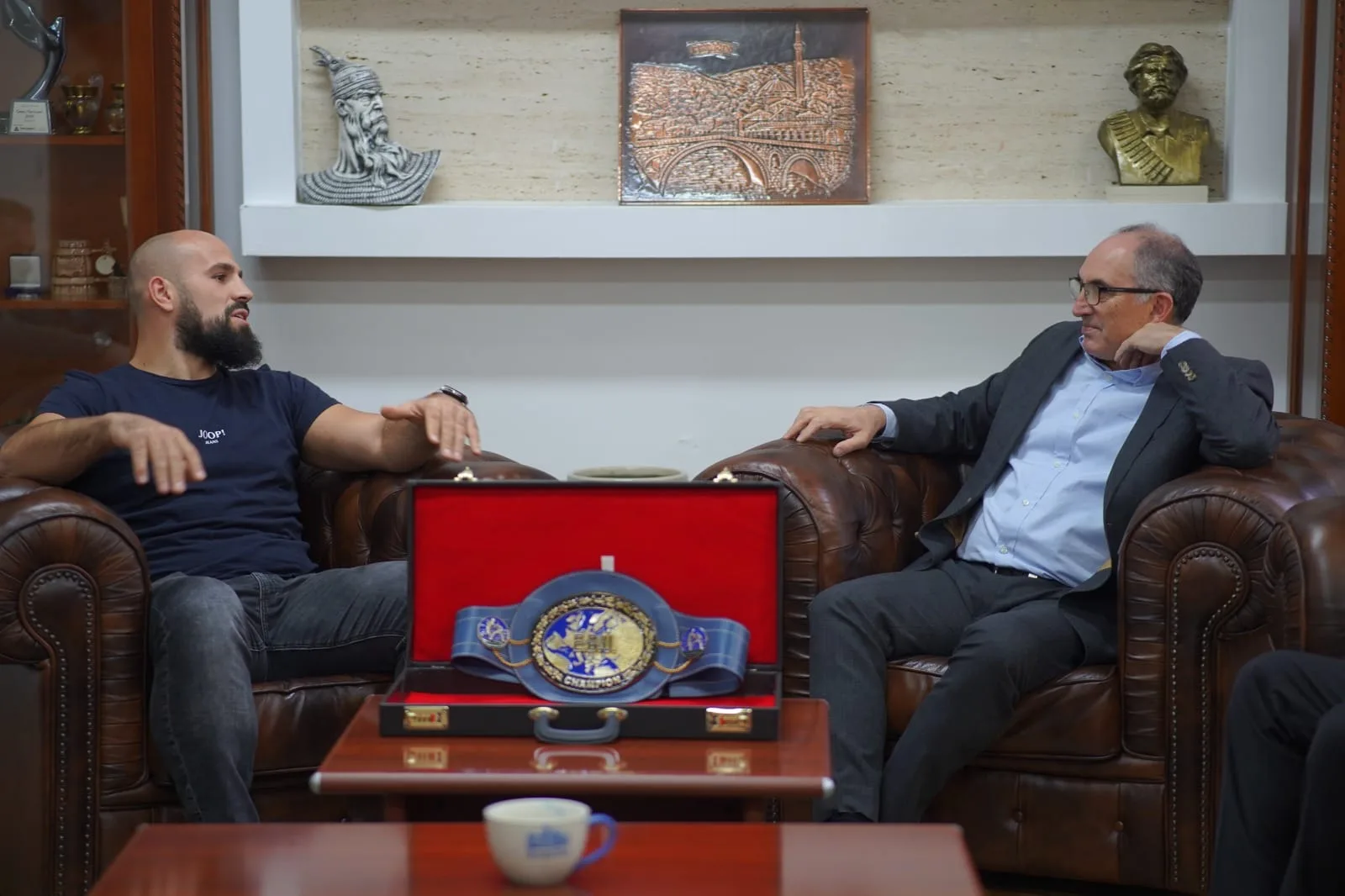 Totaj mirëpret kampionin e boksit profesionist, Labinot Xhoxhaj