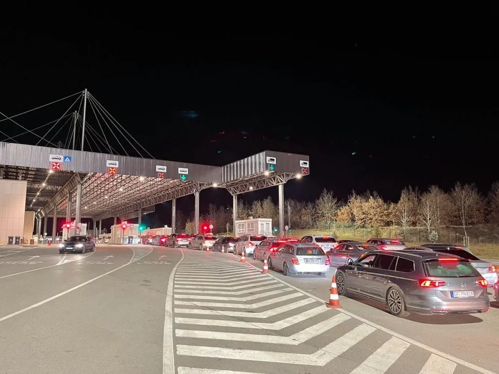 Gjendja në pikat kufitare – Pritje jo më shumë se 15 minuta për të dalë nga Kosova