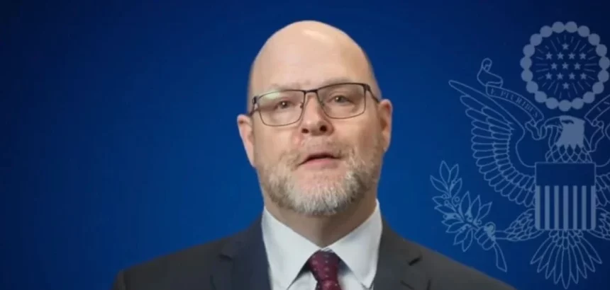 Hovenier largohet nga Kosova: E ardhmja juaj është e ndritshme