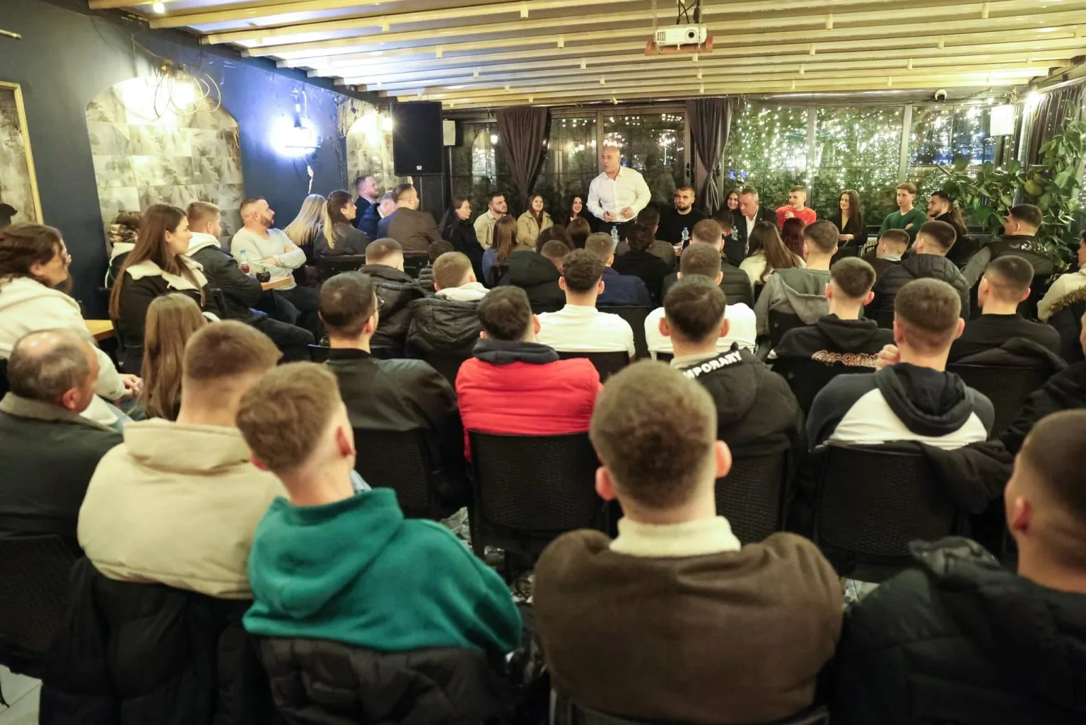 Haradinaj në takim me studentë, premton krijimin e fondit për financim të punësimit të të rinjve