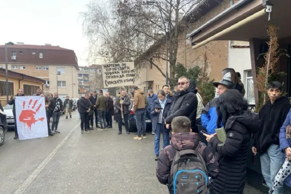Serbët në veri të Kosovës solidarizohen me protestuesit serbë në Beograd