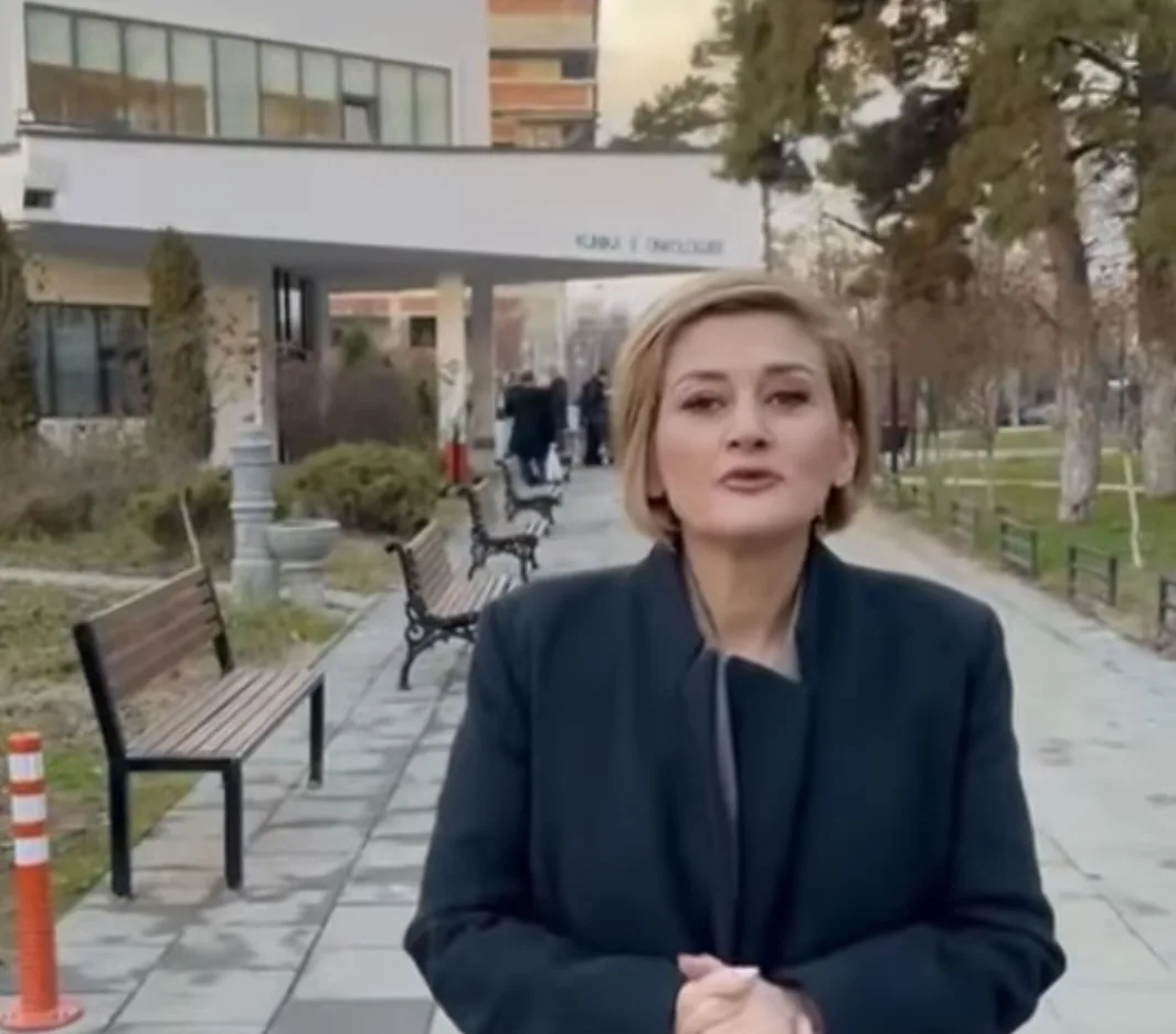 Mimoza Kusari shfaqet para Onkologjisë, ka një mesazh për pacientët me kancer