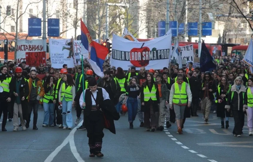 Studentët serbë nisin marshin dyditor nga Beogradi në Novi Sad