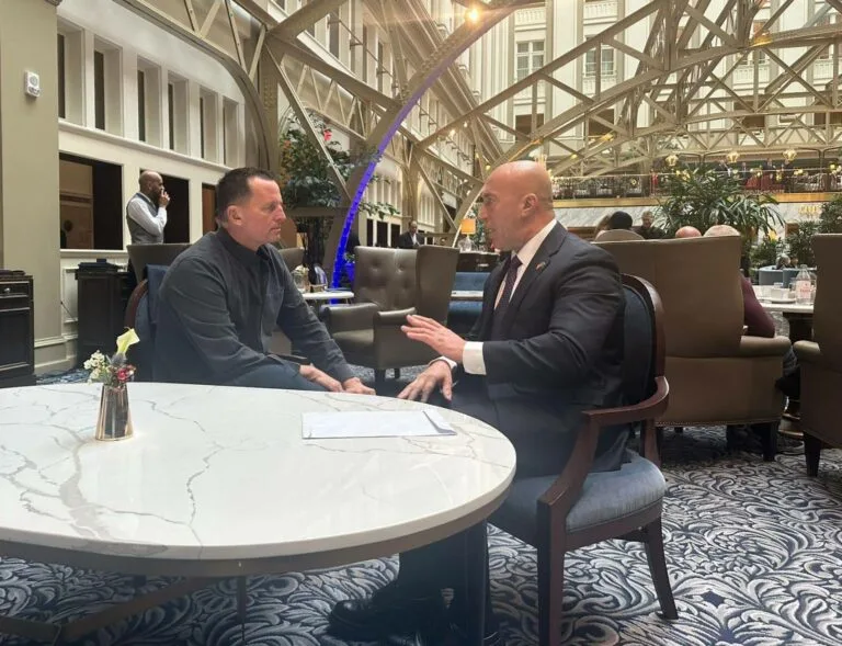 Ramush Haradinaj takohet me Richard Grenell në SHBA