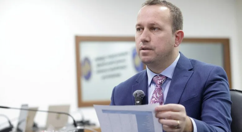 Elezi: Vazhdon votimi përmes postës, përfundon më 8 shkurt