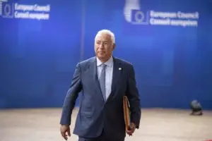 Costa sot në Kosovë – takon Haxhiun, Kurtin dhe krerët partiakë