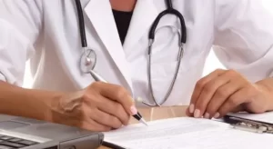 Shkrimi i keq i mjekëve shkakton vdekjen e 7 mijë personave në vit