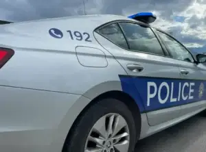Përleshje pas mosmarrëveshjes në trafik në Duhël të Suharekës, i dyshuari e ekspozoi armën para dy personave që i sulmoi