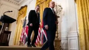 Starmer: Mbretëria e Bashkuar ‘po punon me aleatët’ për Ngushticën e Hormuzit pas telefonatës me Trump