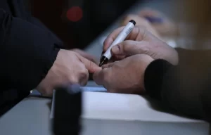 Afër 58 mijë qytetarë kanë votuar deri në orën 9:00