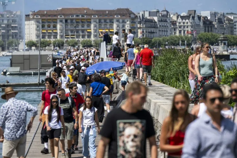 Banorët zviceranë që flasin frëngjisht duan të shpërngulen në Francë