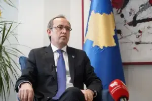 Hoti i përgjigjet Abdixhikut: Nuk pranojmë imponime, kemi parime