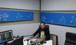 Denis Galushi sjell vargjet e këngës “Sërish vjen marsi” në gjuhën rome