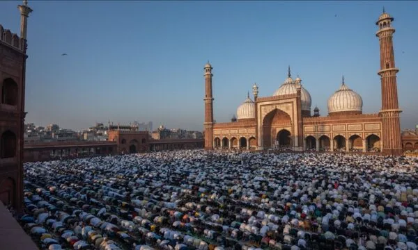 Në disa vende, muslimanët festuan sot Fitër Bajramin