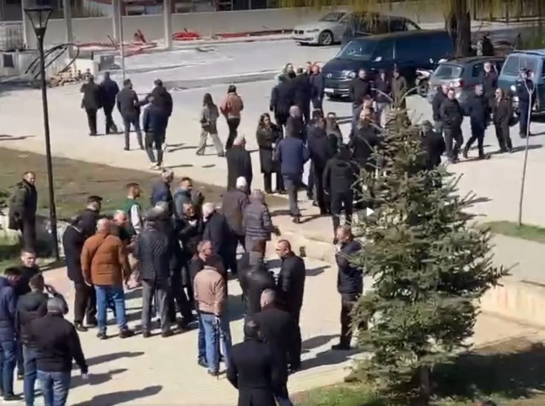 Qytetarë të shumtë për homazhe në Skenderaj