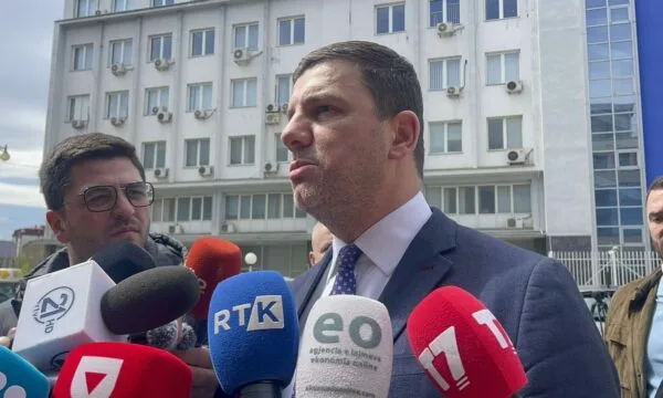 Memli Krasniqi: Nuk kam marrë ndonjë ftesë nga Kurti, jemi në bisedime me partitë tjera